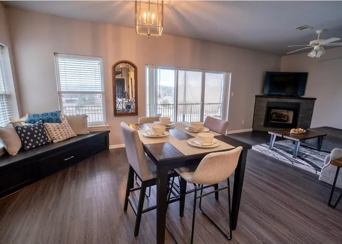 Brooklynn\'S Bay, Elegant Lakefront Condo Retreat