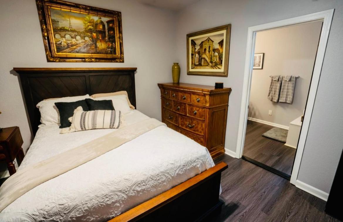 Brooklynn's Bay, Elegant Lakefront Retreat Apartment *